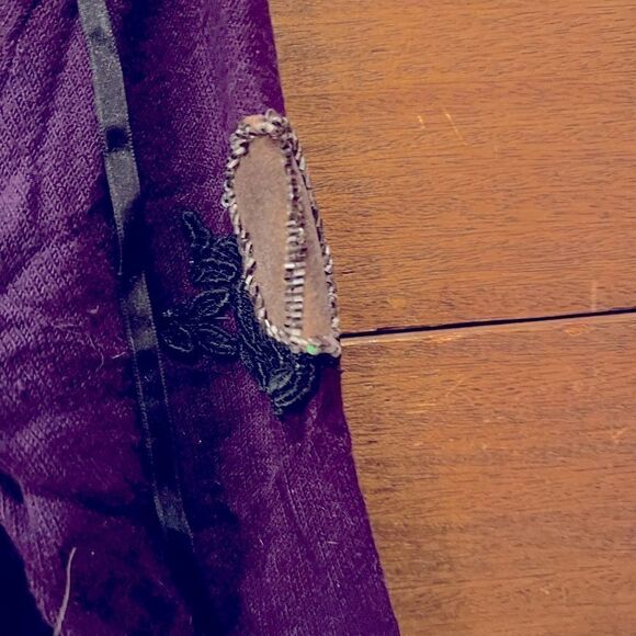 One of a kind beautiful lightweight purple pullover, appliqué and lace - Picture 3 of 7